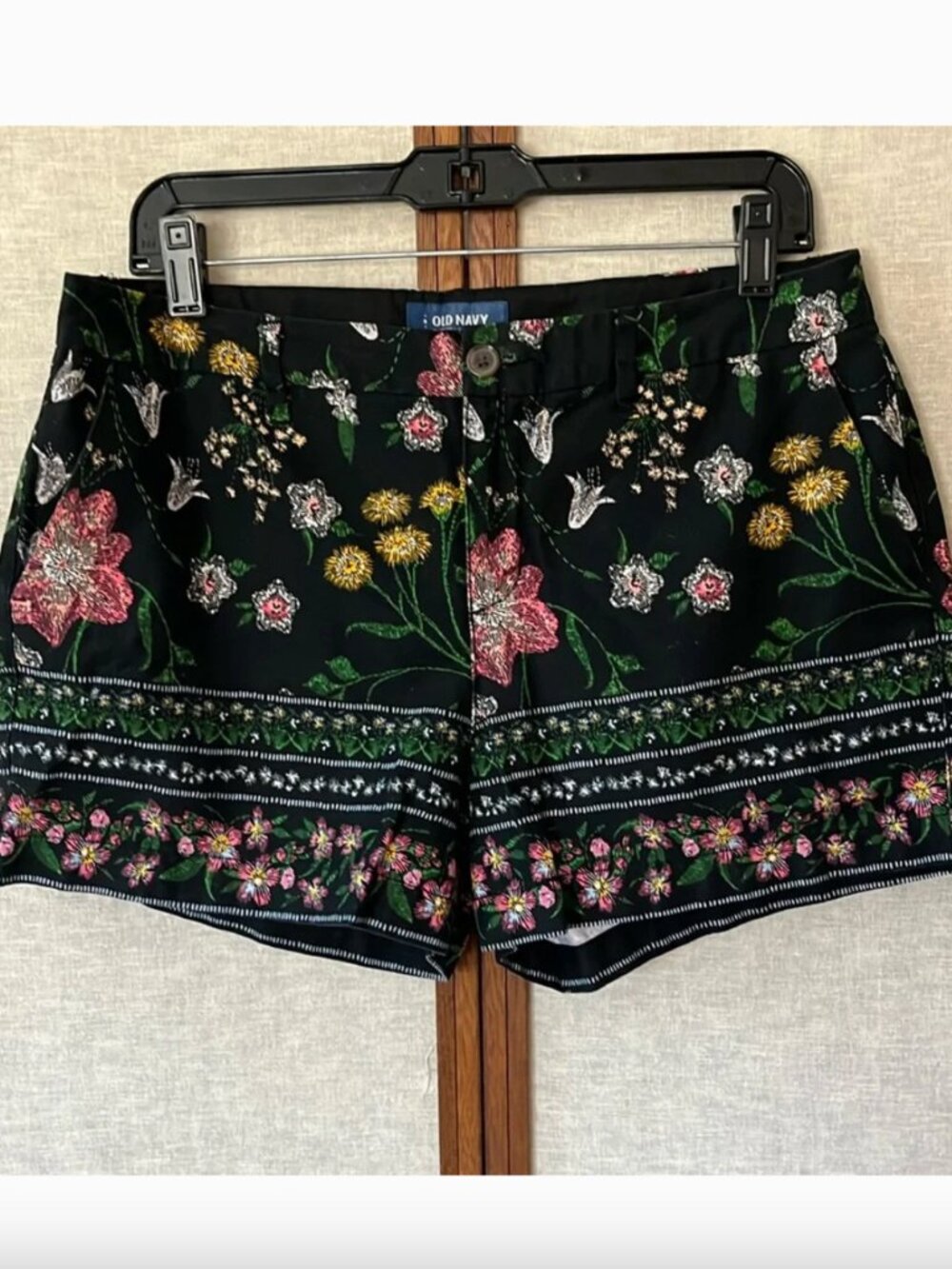 Old Navy Everyday Short Floral Patterned Shorts - Black and Multicolor
